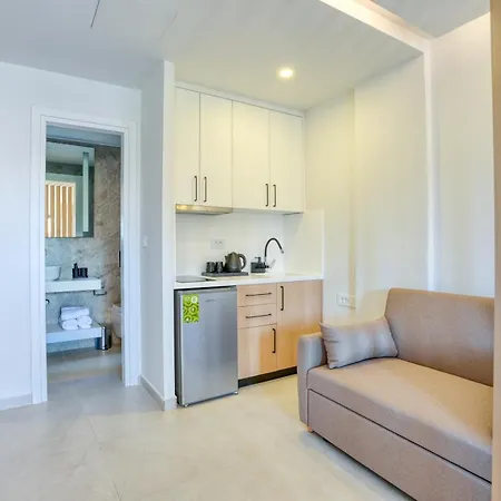 מלון Aneme Boutique 4*